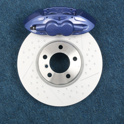 Yüksek Performanslı Ön 4 Potlu Fren Kaliperleri 345mm 370mm Çukurlu ve Oluklu Rotorlar