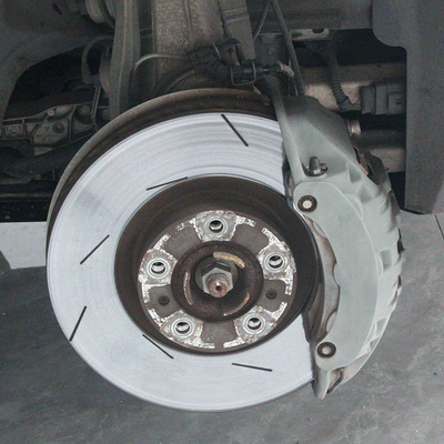6 Pistonlu Ön Porsche 19z Kaliperler Durma Mesafesini Kısaltıyor