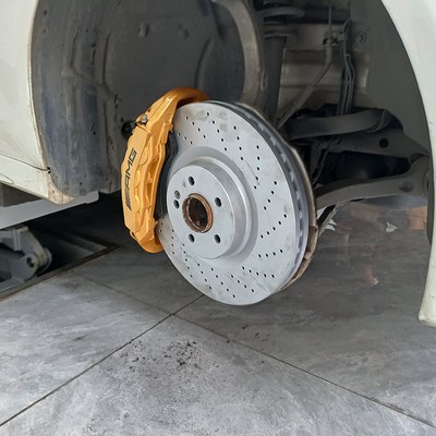 Mercedes Benz C200 Araba Fren Kaliperleri 6 Pot Claipers ve 355MM Diskleri Yükseltme