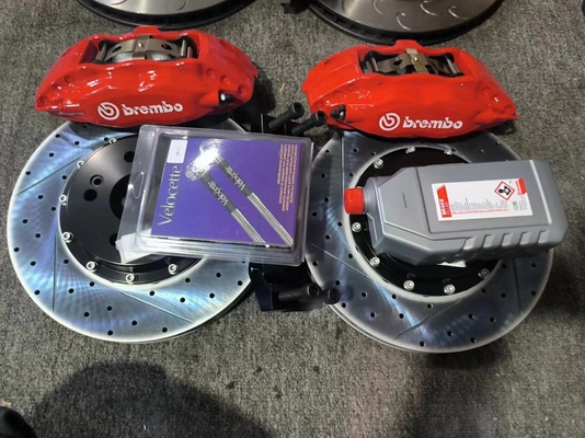 Brembo F50 / BMW F18 F36 F10 Arabalar için 355mm Disk Boyutu 4 Pistonlu Kaliper Kitleri